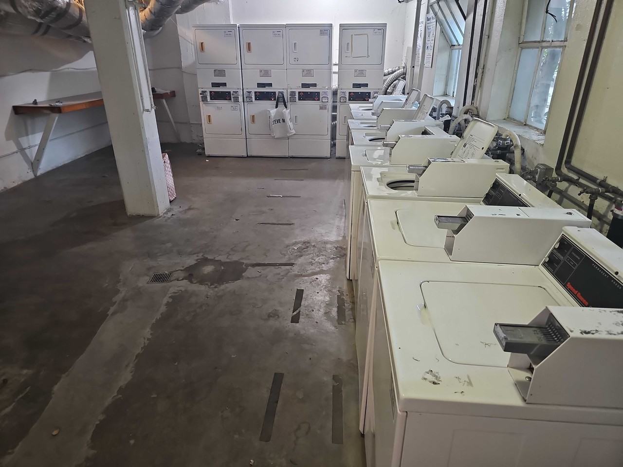 Amherst Dr - Photo 5 of 35