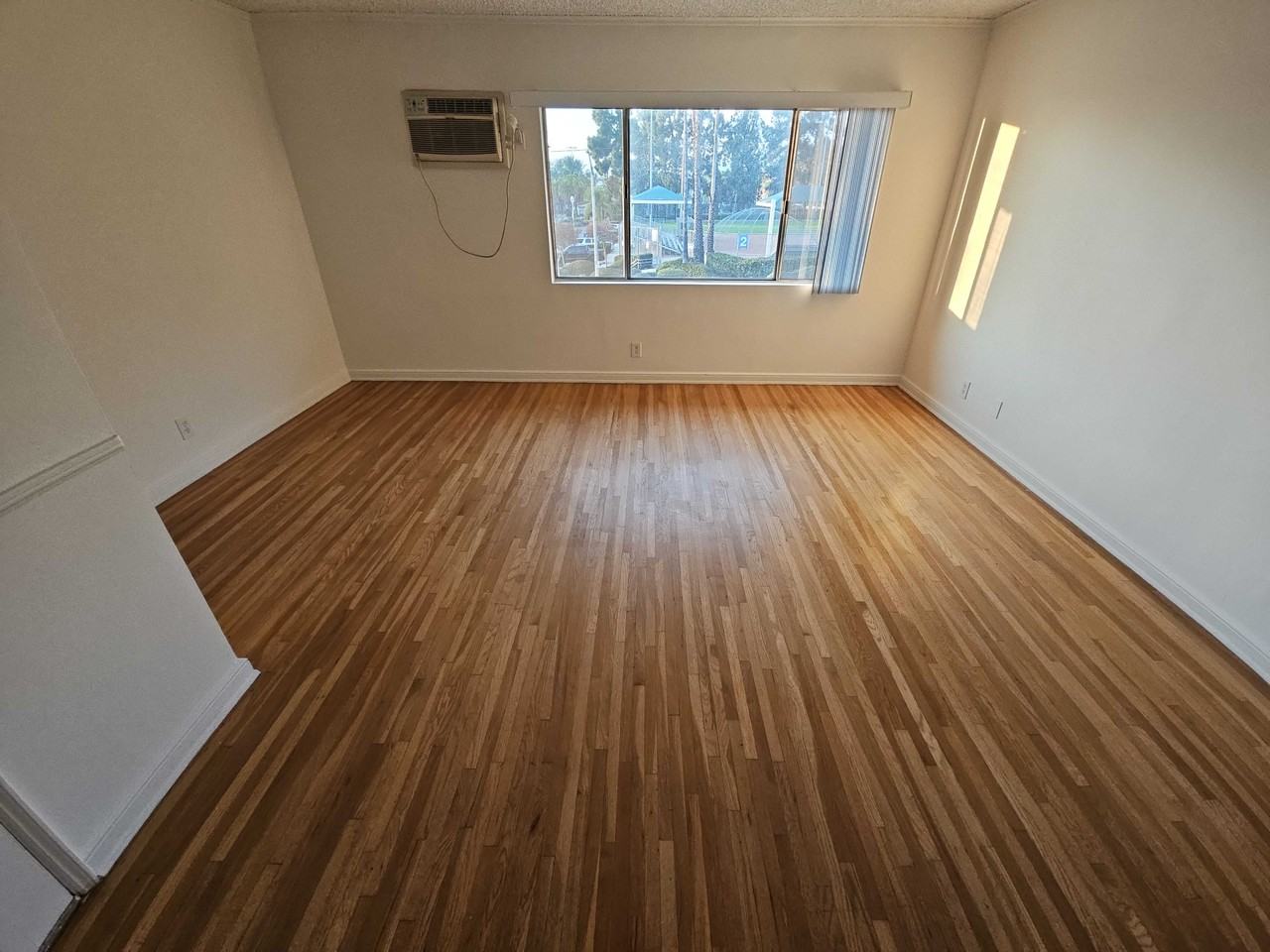 Amherst Dr - Photo 6 of 35