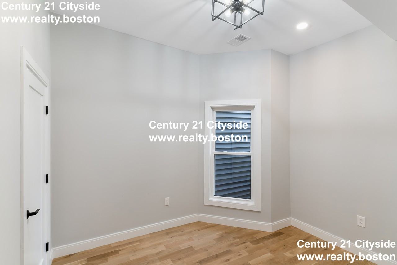 249 Marion St #2 - Photo 4 of 8