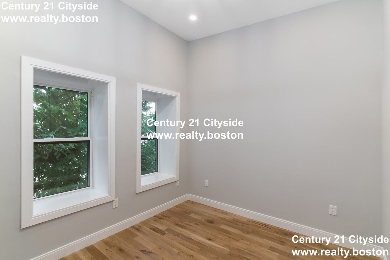 249 Marion St #2 - Photo 5 of 8