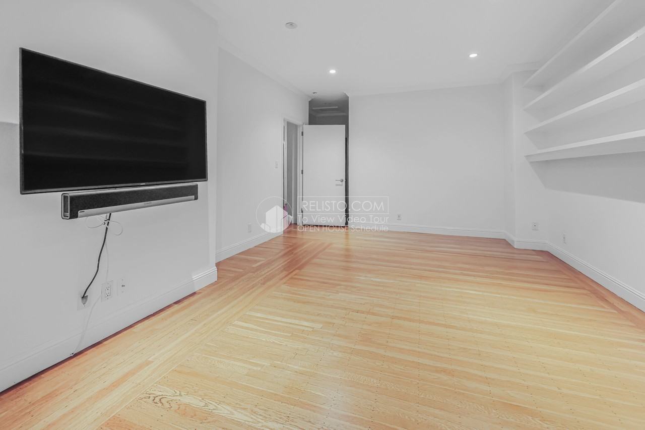 2629 Lombard St - Photo 5 of 17