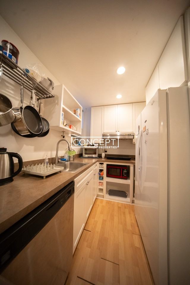 191 Davis Ave #1B - Photo 3 of 19