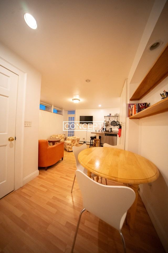 191 Davis Ave #1B - Photo 5 of 19