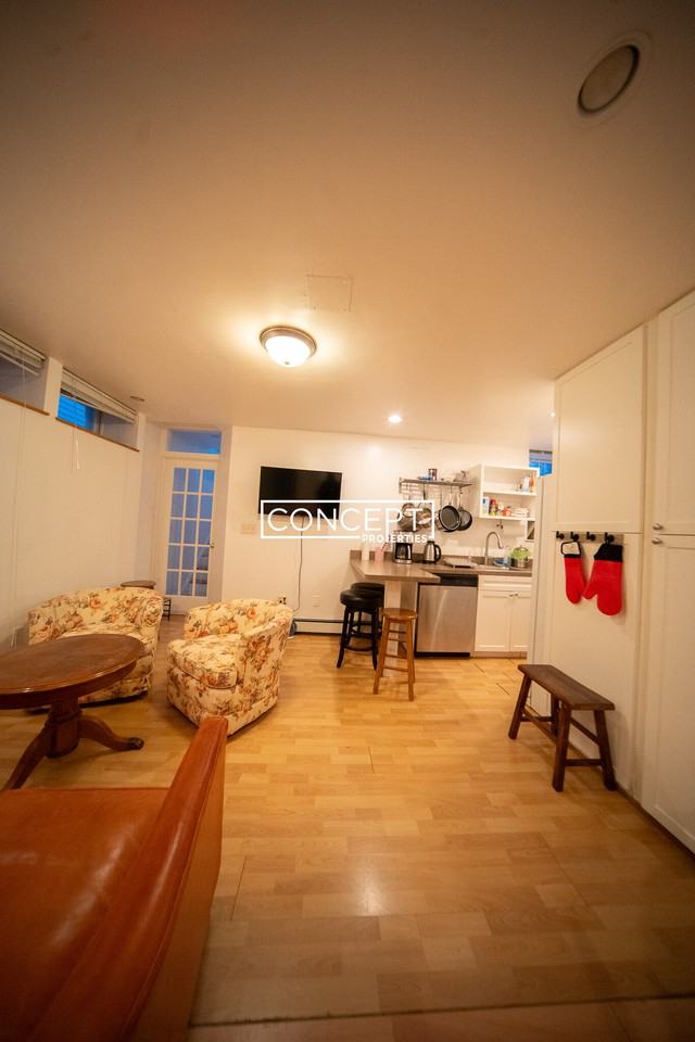 191 Davis Ave #1B - Photo 7 of 19