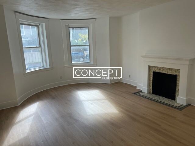 673 Washington St #1B - Photo 2 of 4