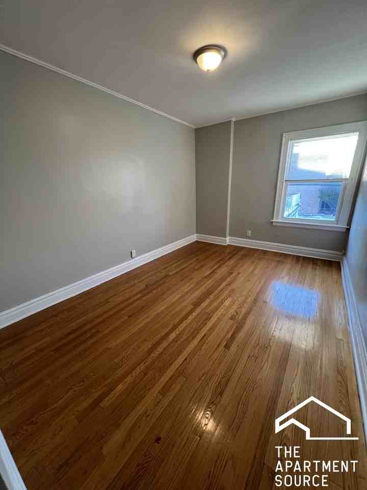 2140 Clarence Ave #2S - Photo 4 of 12