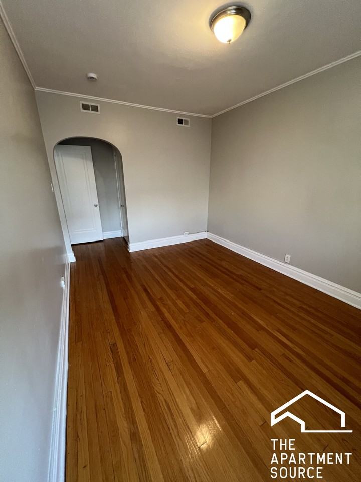 2140 Clarence Ave #2S - Photo 5 of 12