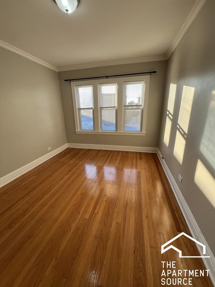 2140 Clarence Ave #2S - Photo 7 of 12