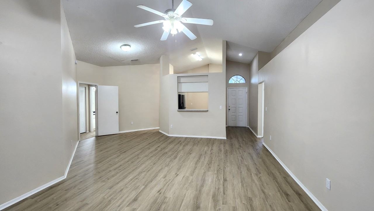 1633 Elk Spring Dr - Photo 3 of 16