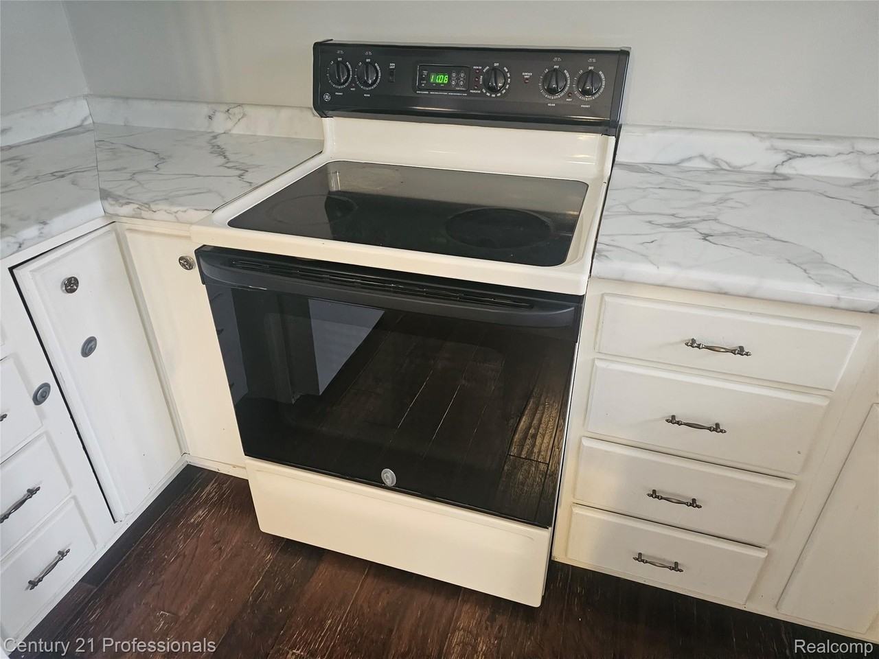 30731 Mackenzie Dr - Photo 6 of 11