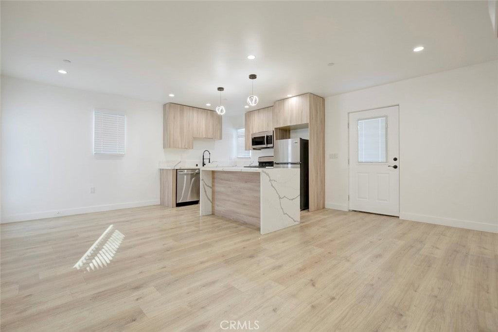 5650 Cartwright Ave - Photo 4 of 29