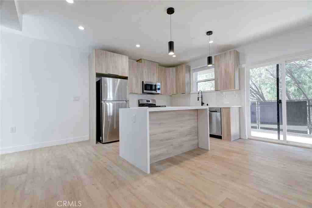 5648 Cartwright Ave - Photo 4 of 39