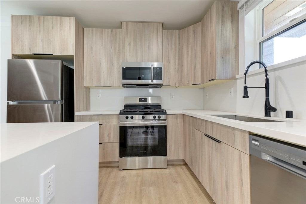 5648 Cartwright Ave - Photo 6 of 39