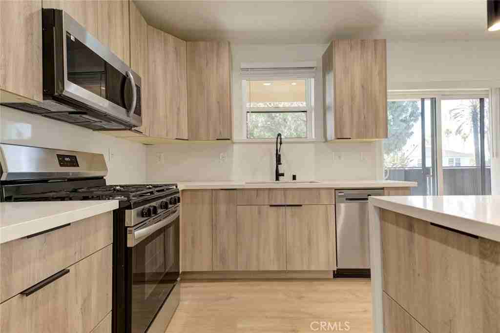 5648 Cartwright Ave - Photo 7 of 39