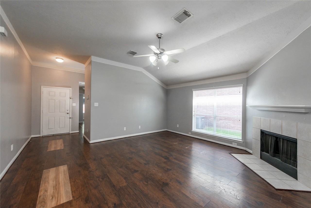 1915 Lingard Park Ct - Photo 2 of 20