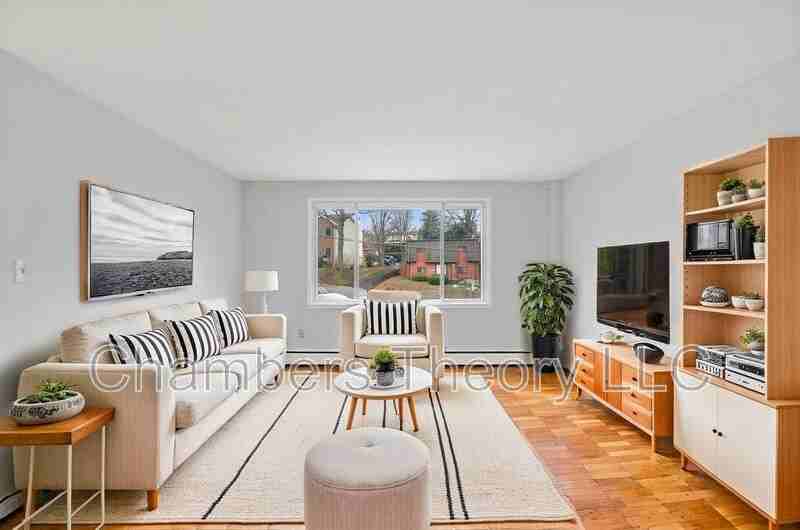 945 N Barton St - Photo 2 of 19