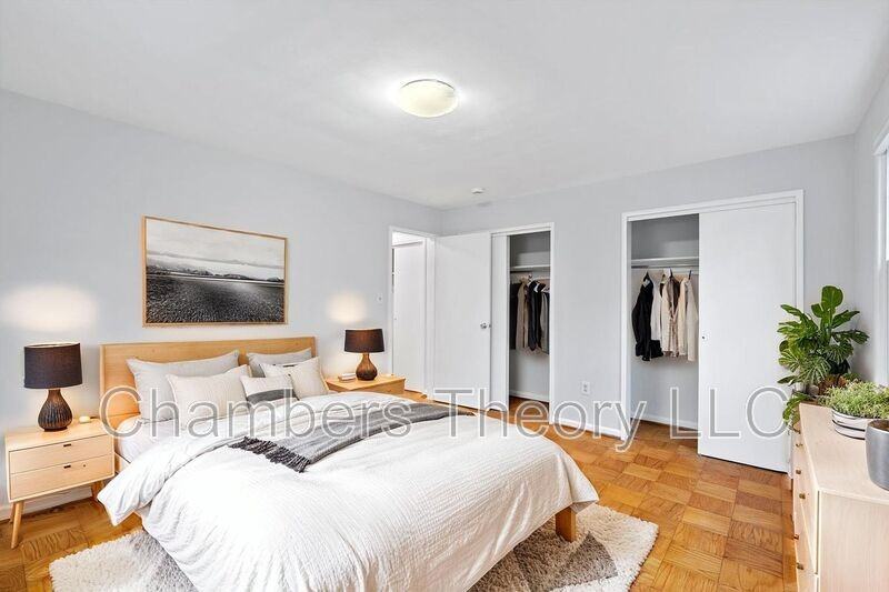 945 N Barton St - Photo 3 of 19