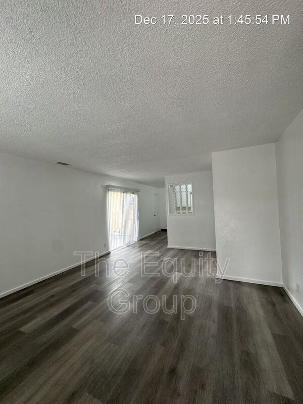 2726 S Sallee Ct - Photo 3 of 18