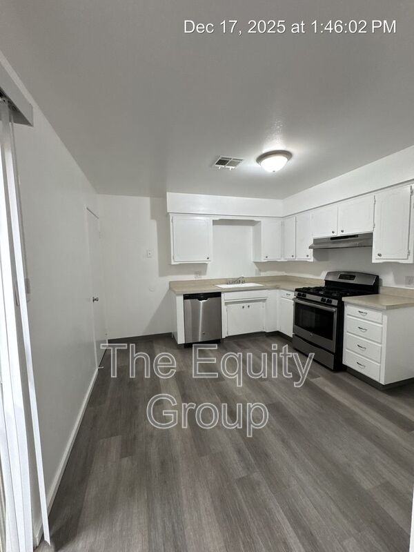 2726 S Sallee Ct - Photo 4 of 18