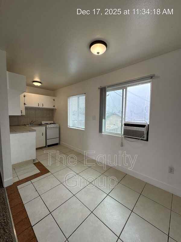 311 E Elm St - Photo 5 of 13