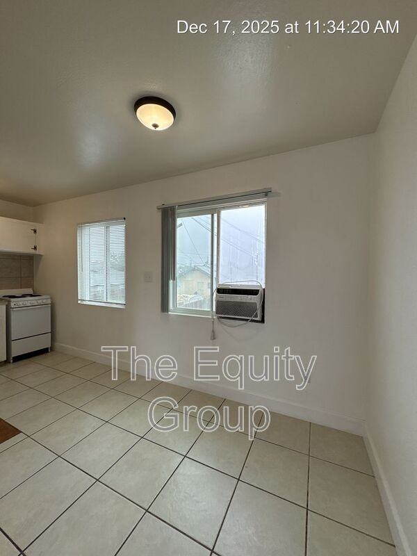 311 E Elm St - Photo 7 of 13