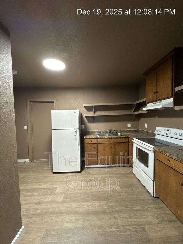 435 N Redington St - Photo 3 of 11