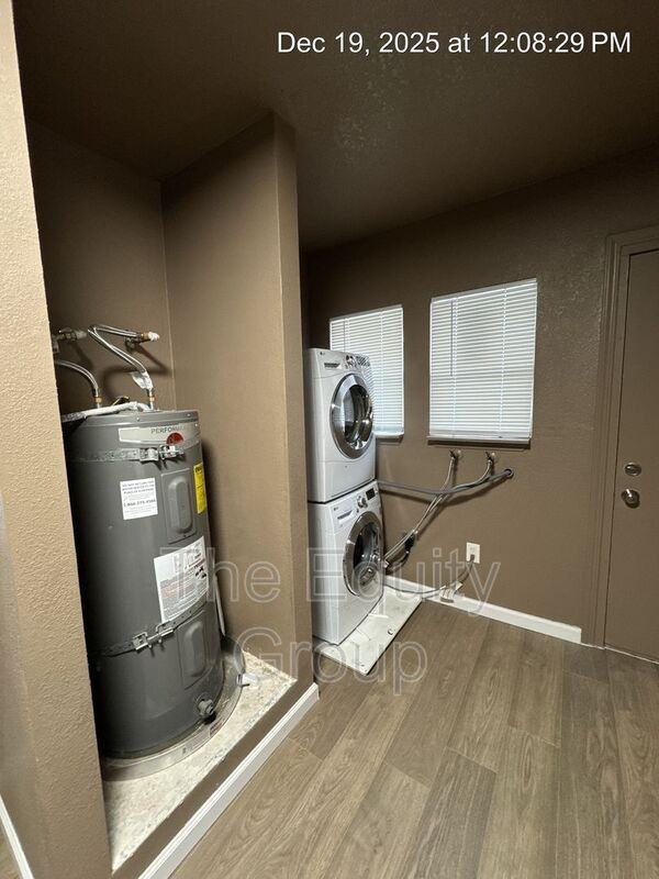 435 N Redington St - Photo 5 of 11