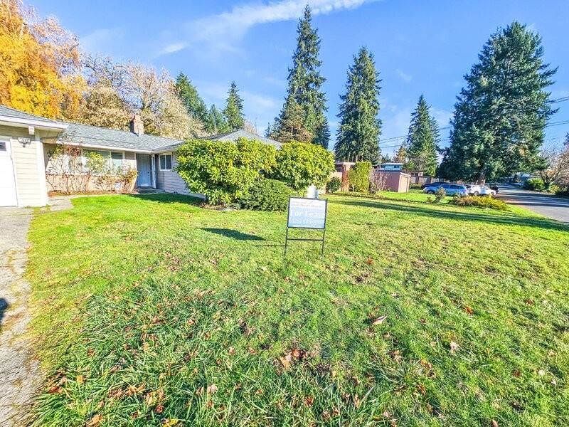 16204 Se 8th St - Photo 2 of 24