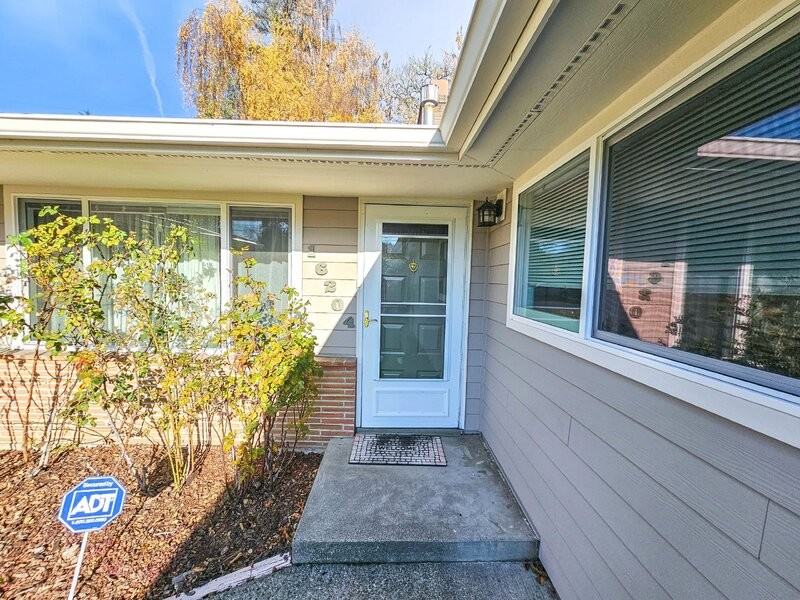 16204 Se 8th St - Photo 4 of 24