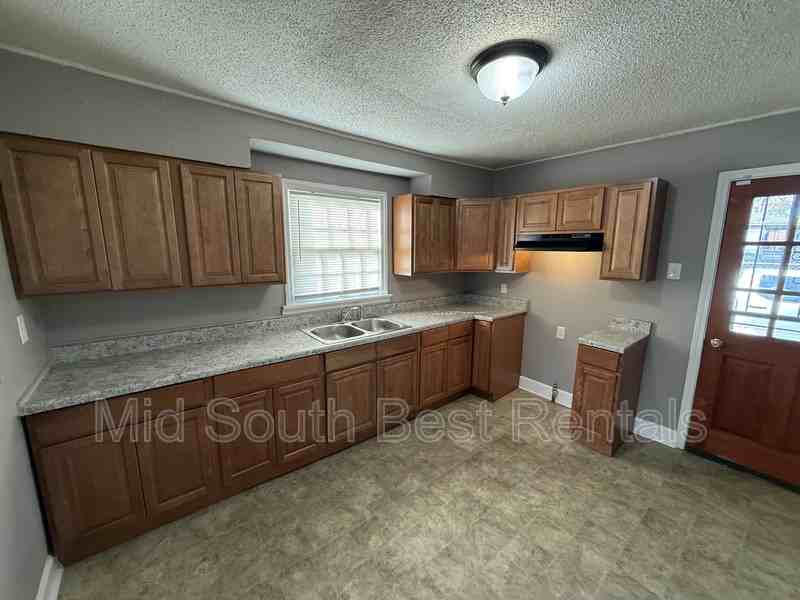 2654 Park Ave - Photo 4 of 15