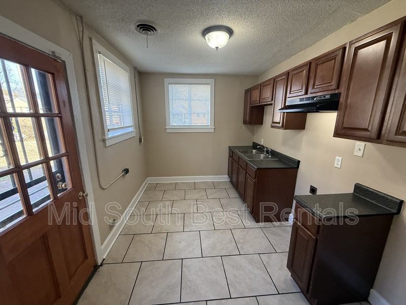 1561 W Dianne Cir - Photo 3 of 14