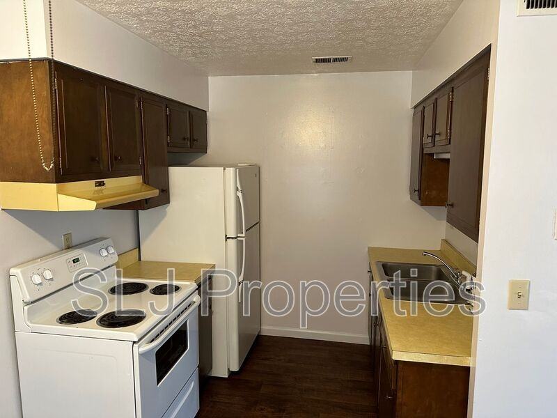 428 Locust St #1 - Photo 4 of 9