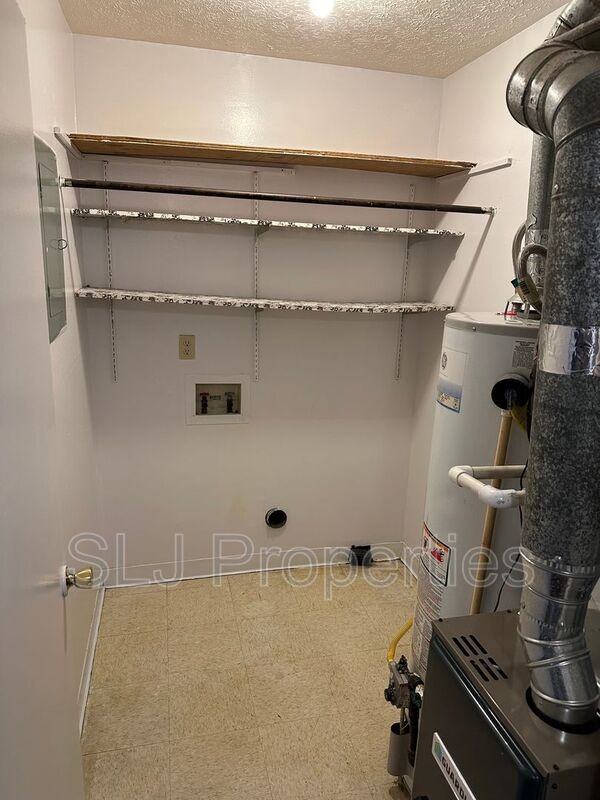 428 Locust St #1 - Photo 6 of 9