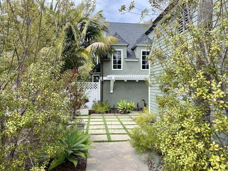 2767 Southampton Rd - Photo 4 of 22