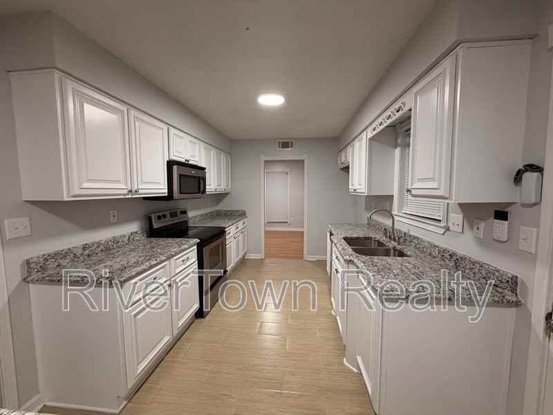 2974 Crowell St - Photo 3 of 22