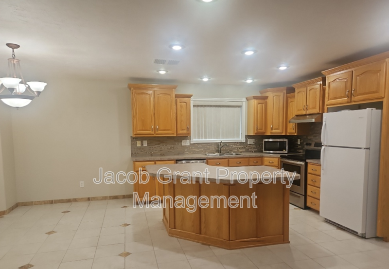 3030 Devonwood Dr - Photo 4 of 25