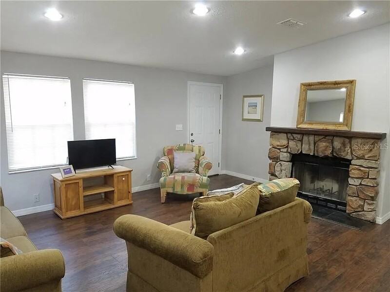 990 E Bay St - Photo 3 of 18