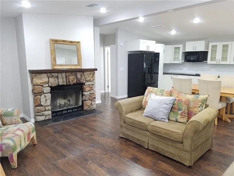 990 E Bay St - Photo 5 of 18