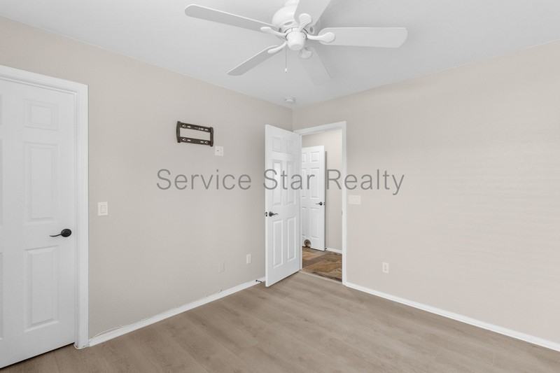 27420 N 63rd Dr - Photo 7 of 29