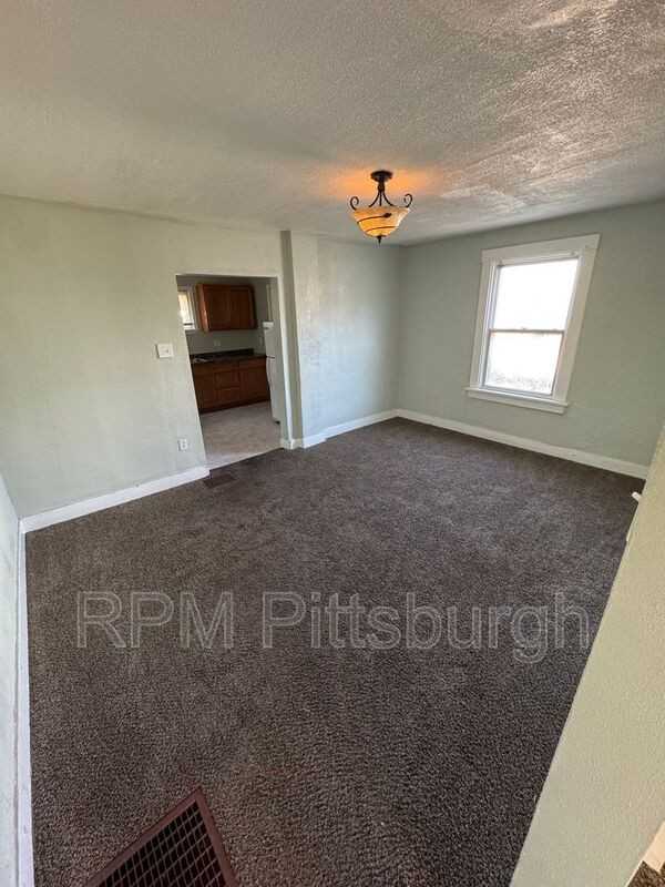 601 Farnsworth Ave - Photo 3 of 10