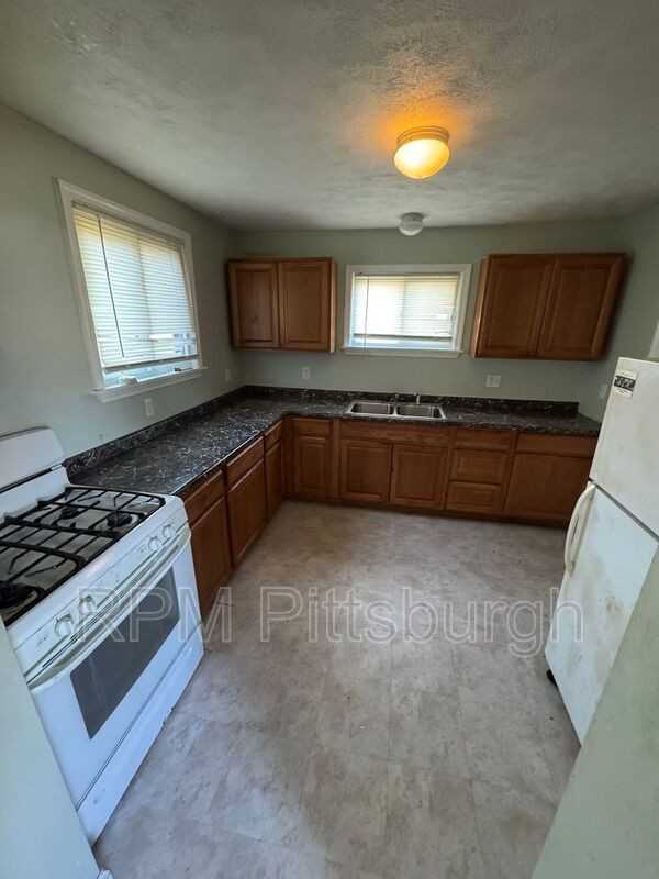 601 Farnsworth Ave - Photo 4 of 10