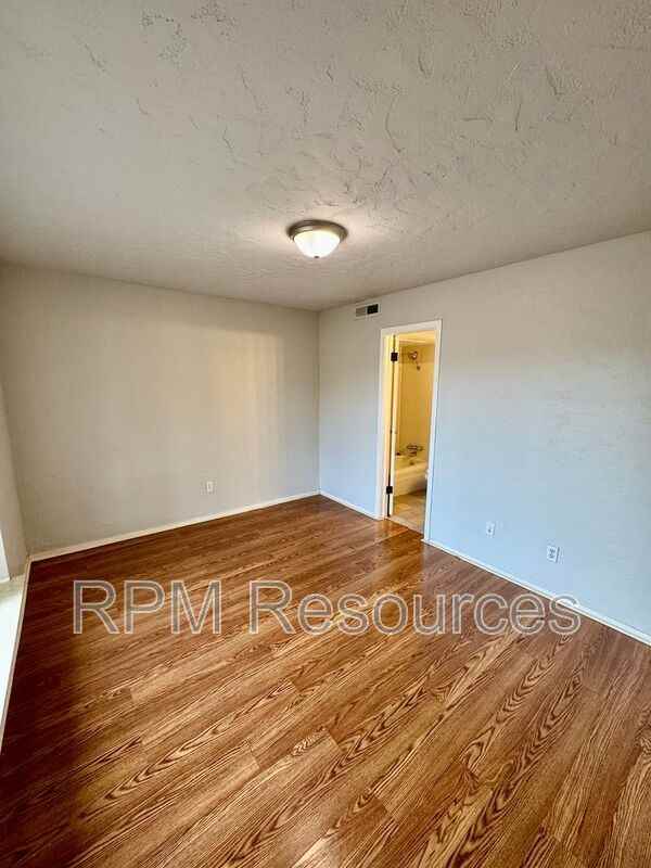 11407 N May Ave - Photo 5 of 27