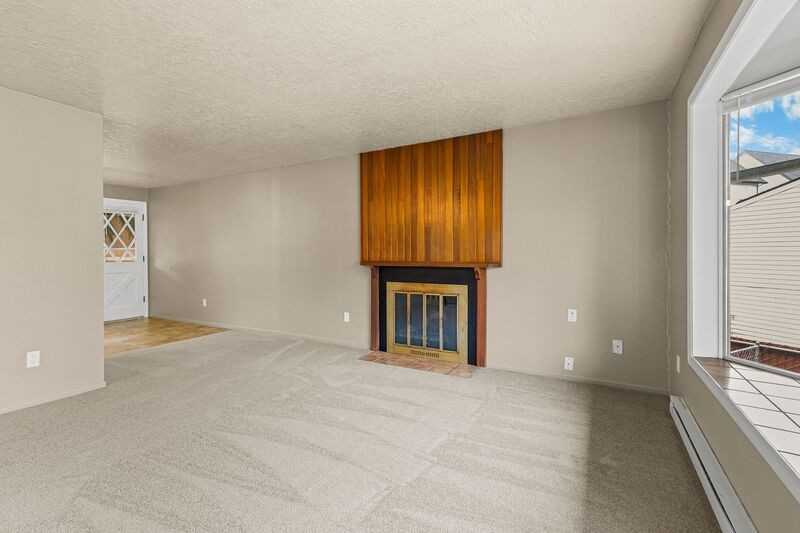 201 Se 176th Pl - Photo 5 of 18