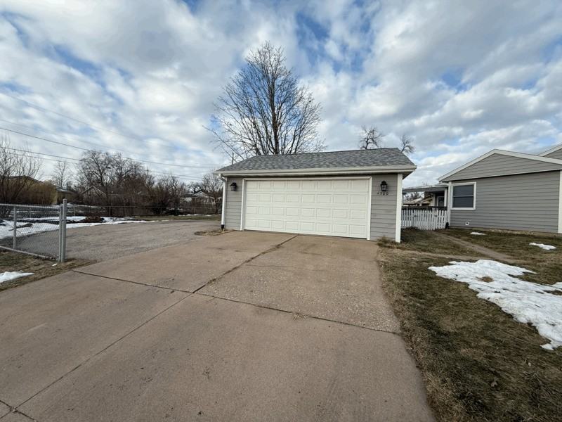 4300 E Ave Ne - Photo 2 of 39