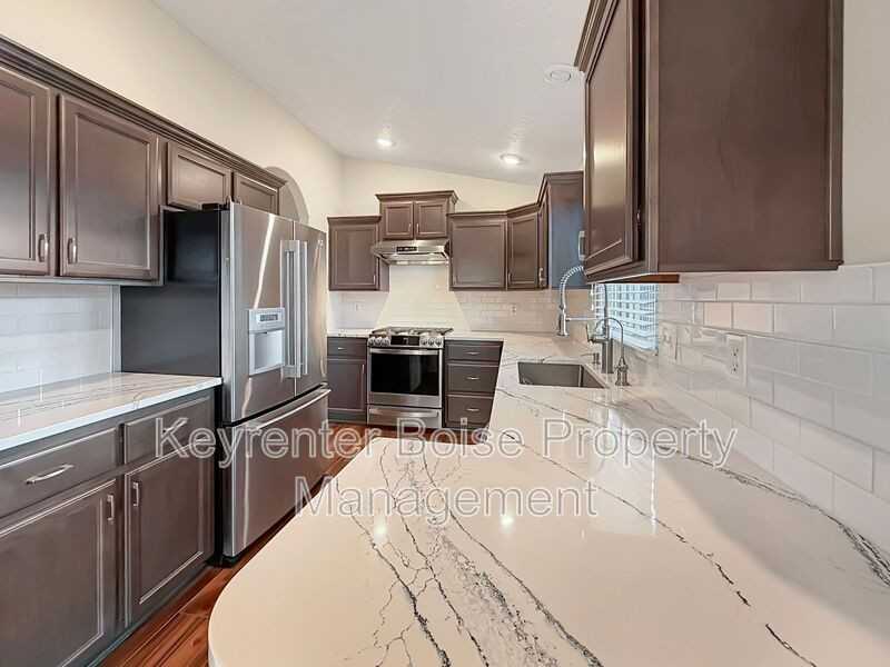 2807 Mink Pl - Photo 5 of 15