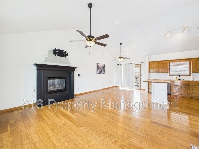 1305 Aspen Dr - Photo 5 of 21