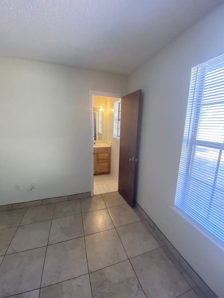 675 Frank Maes Ave - Photo 5 of 20