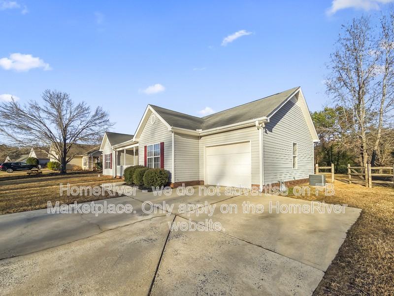 627 White Oak Ln - Photo 3 of 22