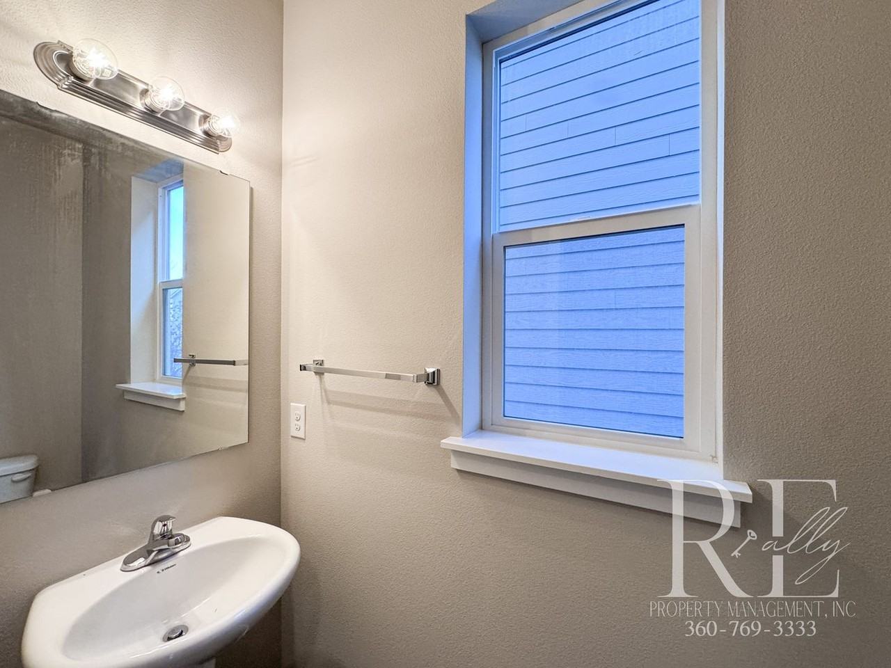 1564 Ne Odessa Way - Photo 5 of 23