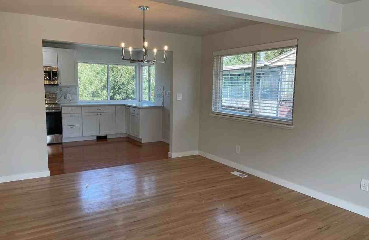 3524 S Austin St - Photo 4 of 18